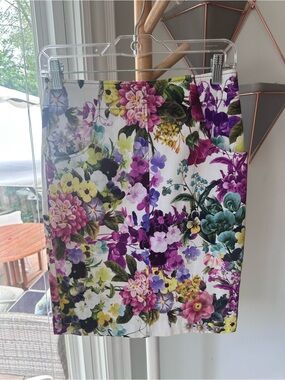✨RIANI✨ Floral Print Pencil Skirt White Pink Purple Slim Pockets Size 6